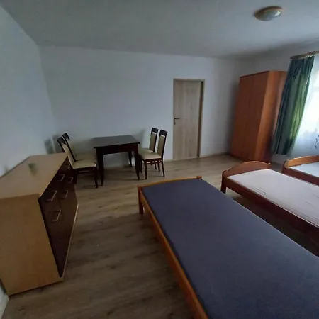 U Podnoza Zamku Chojnik Ii *
